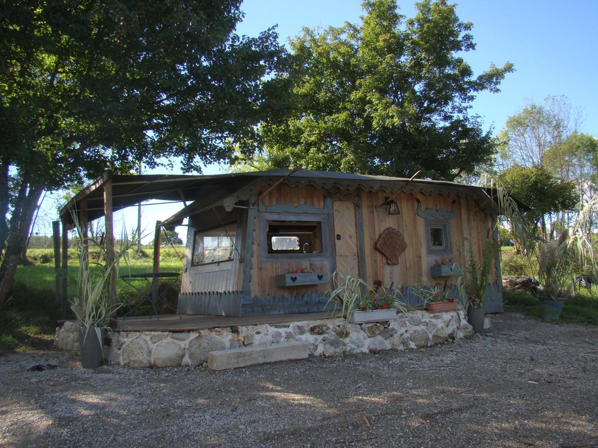 Les Patins A Roulottes Holiday home *